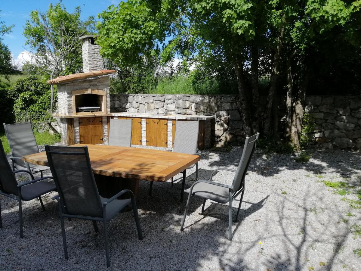 Apartma Louis Dutovlje Exterior photo