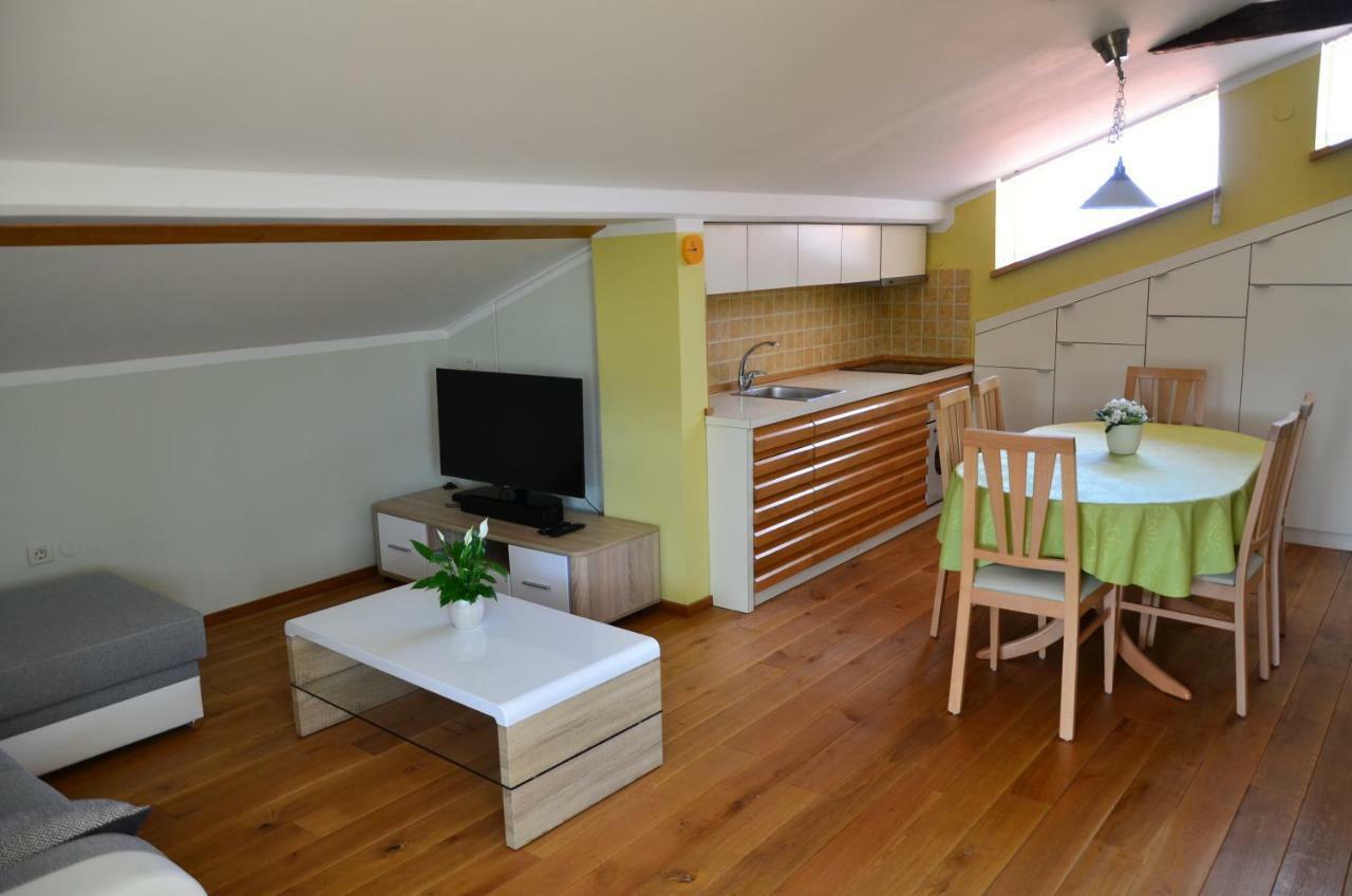 Apartma Louis Dutovlje Exterior photo
